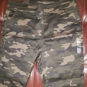 BNWT NY&Co high waisted cropped leggings Camo Lrge